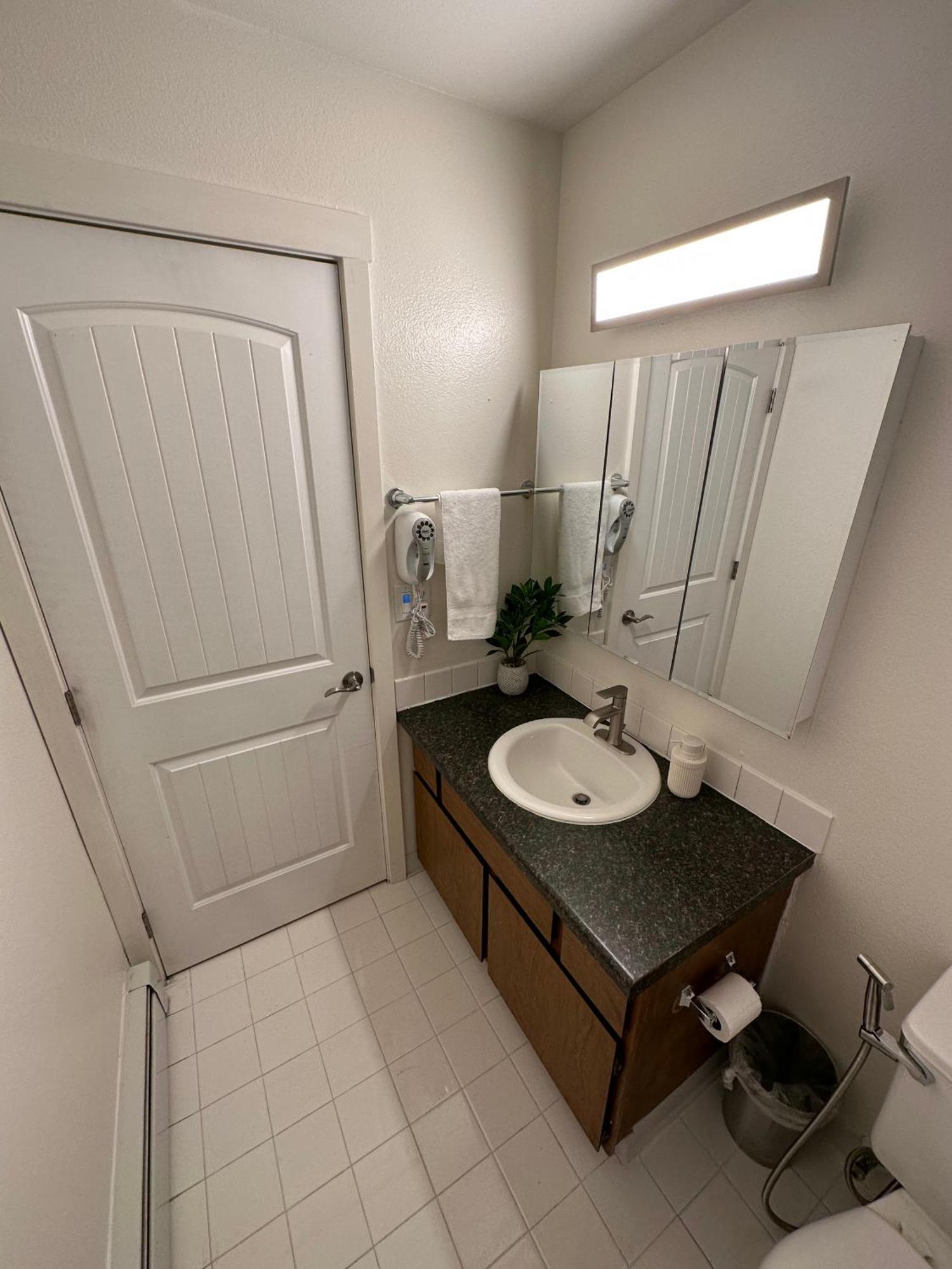 Stay Anchorage! Furnished Two Bedroom Apartments With High Speed Wifi Bilik gambar